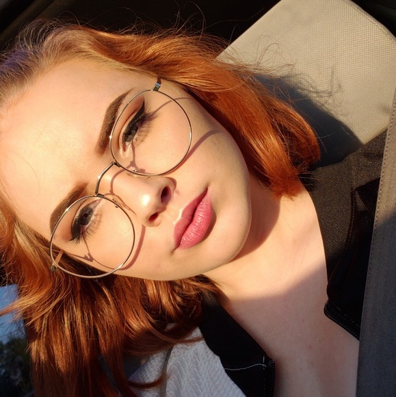 Meet your Posher, Taylor - Picture 2 of 2